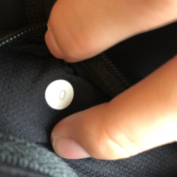 Lululemon Crops With pockets - Picture 3 of 5